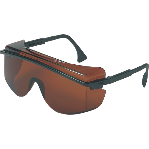 Lunettes de s&eacute;curit&eacute; Uvex Astrospec OTG 3001, Lentille Grise/fum&eacute;e, Anti-&eacute;gratignures, ANSI Z87+/R&eacute;pond ou surpasse la norme CSA Z94.3 Pathway Supply LP