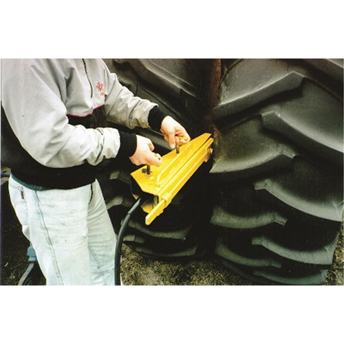 D&eacute;monte-talons hydraulique pour pneu agricole double s&eacute;rie Pro Pathway Supply LP