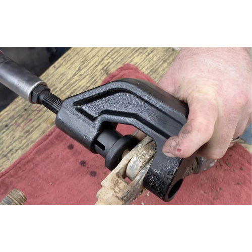 Presse-axe de chape de frein pour camions de classes 6 &agrave; 8 Pathway Supply LP