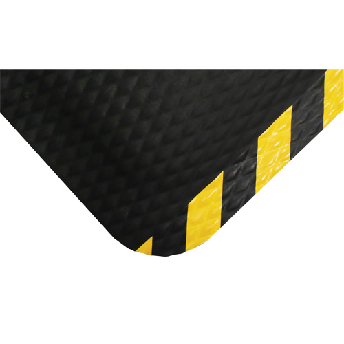 Tapis Hog Heaven, Losange, 4-4/5' x 8' x 5/8", Noir/Jaune, Nitrile Pathway Supply LP