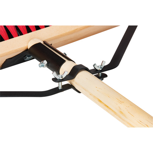 Balai-brosse &agrave; manche renforc&eacute;, 18", Moyen, Soies PVC Pathway Supply LP