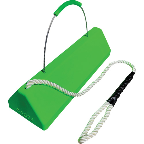 Cale de roue pour avion Checkers Safety SafeRay avec poign&eacute;e &agrave; c&acirc;ble avec cordage en boucle, Ur&eacute;thane, Vert fluorescent, 24" la x 8" p x 6" h Pathway Supply LP
