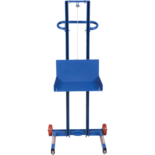 Plateforme &eacute;l&eacute;vatrice &agrave; profil bas pour charge l&eacute;g&egrave;re, M&eacute;canisme Treuil manuel, Capacit&eacute; de 400 lb, Levage max de 55" Pathway Supply LP