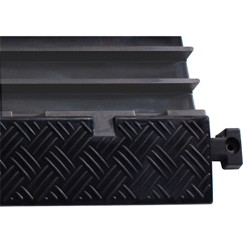 Protecteur de c&acirc;ble de s&eacute;rie moyenne Powerhouse, 5 canaux, 36" lo x 19,63" la x 2,25" h Pathway Supply LP