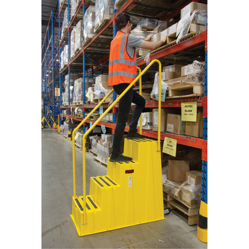Escabeau industriel, 4 marches, 44" x 22-1/4" x Hauteur 65-1/8" Pathway Supply LP