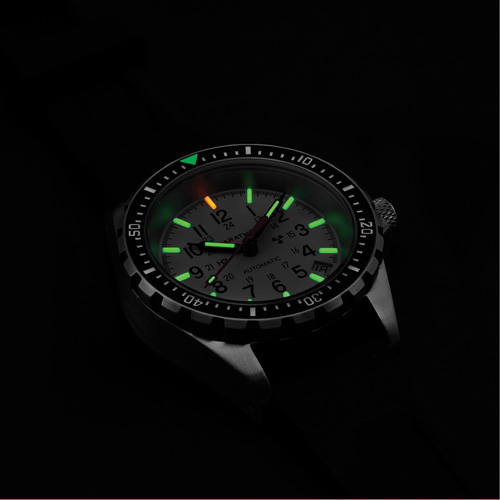 Montre automatique moyenne pour plongeur &eacute;dition arctique, Num&eacute;rique, &agrave; piles, 36 mm, Noir Pathway Supply LP
