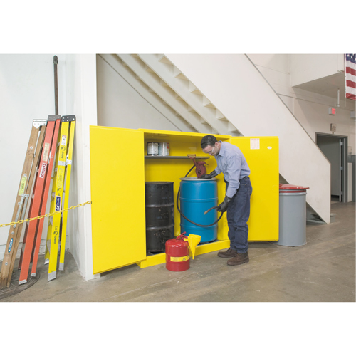 Armoires Sure-Grip EX pour entreposage de barils &agrave; la verticale, Capacit&eacute; de 110 gal. US, 2 barils, Jaune Pathway Supply LP