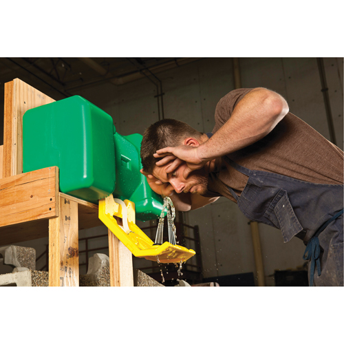 Poste de douche oculaire, Aliment&eacute; par gravit&eacute;, Capacit&eacute; 9 gal., Conformit&eacute; ANSI Z358.1 Pathway Supply LP