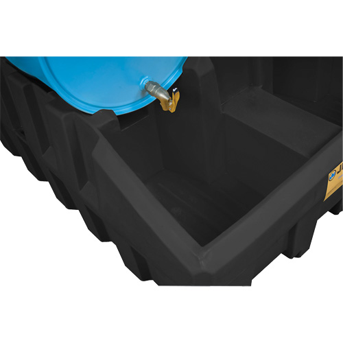 Porte-barils pour gestion de la distribution EcoPolyBlend, 59" lo x 49" la x 26" ha, 66 gal. US Capacit&eacute; Pathway Supply LP