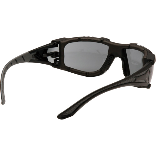 Lunettes de s&eacute;curit&eacute; Endeavor Plus, Lentille Gris, Antibu&eacute;e, ANSI Z87+/R&eacute;pond ou surpasse la norme CSA Z94.3 Pathway Supply LP