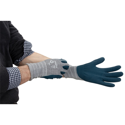 Gants &eacute;cologiques enduits et l&eacute;gers, 7, R&ecirc;vetement Mousse de nitrile, Calibre 15, Enveloppe en Polyester/rPET Pathway Supply LP