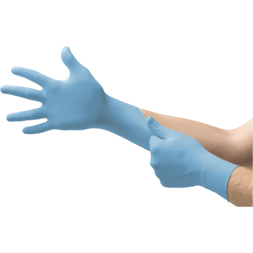 Gants jetables Vesatility 92-134 MICROFLEX, 5.5/6/T-petit, Nitrile, 2,76-mil/3,94-mil, Sans poudre, Bleu, Classe 2 Pathway Supply LP