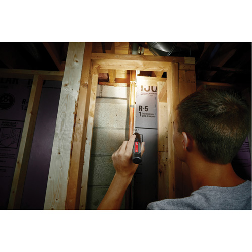 Lampe de poche compacte compatible USB, DEL, 800 lumens, Piles Rechargeable Pathway Supply LP