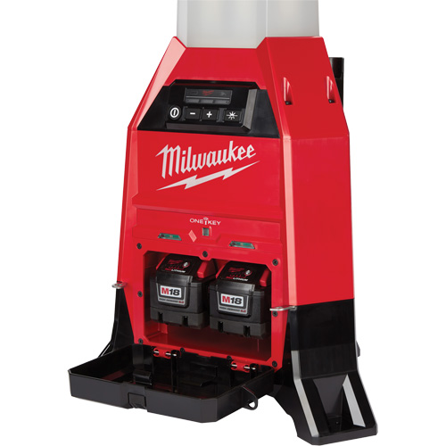 Lampe de chantier M18 Radius et chargeur avec One-Key, DEL, 4800/9000/2500 lumens, Boîtier en Plastique Pathway Supply LP