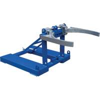 Porte-baril en poly pour chariot &agrave; fourche, Baril de 30 - 55 gal. US (25 - 45,8 gal. imp.), Capacit&eacute; 1100 lb/499 kg Pathway Supply LP