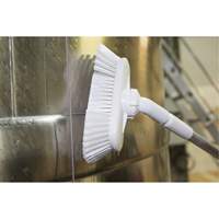 Brosse de lavage aliment&eacute;e en eau et &agrave; angle r&eacute;glable, Soies Doux, Longueur de 9-1/4", Vert Pathway Supply LP
