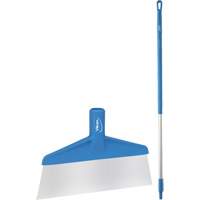 Grattoir &agrave; plancher avec manche, Bleu, 9-3/5" la x 55-9/10" lo Pathway Supply LP