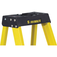 Industrial Heavy-Duty Stepladders (6400 Series), 4', Fibreglass, 300 lbs. Capacity, Type 1A Pathway Supply LP