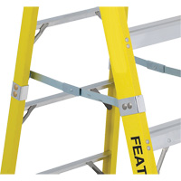 Industrial Heavy-Duty Stepladders (6400 Series), 4', Fibreglass, 300 lbs. Capacity, Type 1A Pathway Supply LP