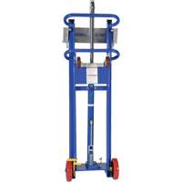 Gerbeur &agrave; plateforme hydraulique, M&eacute;canisme Pompe au pied, Capacit&eacute; de 750 lb, Levage max de 52" Pathway Supply LP