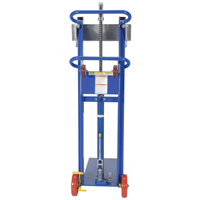 Gerbeur &agrave; plateforme hydraulique, M&eacute;canisme Pompe au pied, Capacit&eacute; de 750 lb, Levage max de 52" Pathway Supply LP