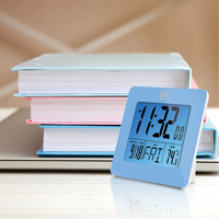 Horloge de bureau, Num&eacute;rique, &agrave; piles, 3,6" la x 1,5" p x 3,6" h, Bleu Pathway Supply LP